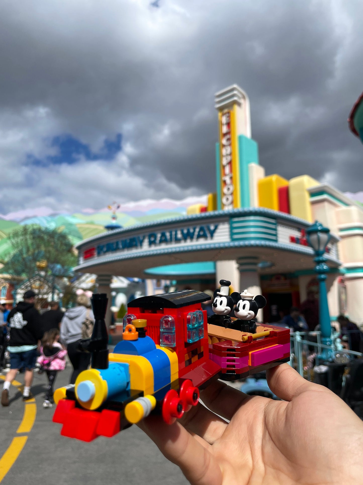 Runnamuck Railroad Train | Mickey & Minnie's Runaway Railway Building Block LEGO Disneyland Model Kit